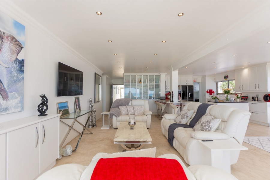 5 Bedroom Property for Sale in Golden Mile Western Cape